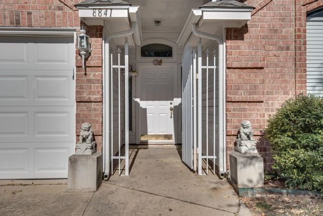 8841 San Joaquin Trail, Fort Worth, TX 76118