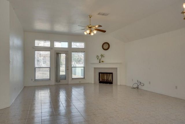 8841 San Joaquin Trail, Fort Worth, TX 76118
