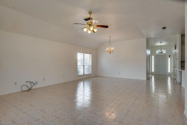 8841 San Joaquin Trail, Fort Worth, TX 76118