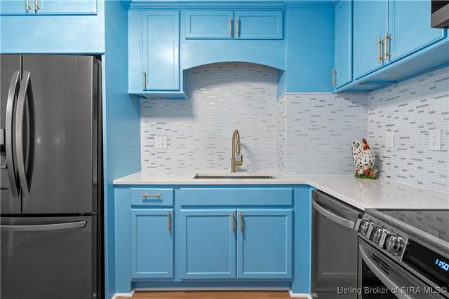 2330 Raintree Drive, Clarksville, IN 47129