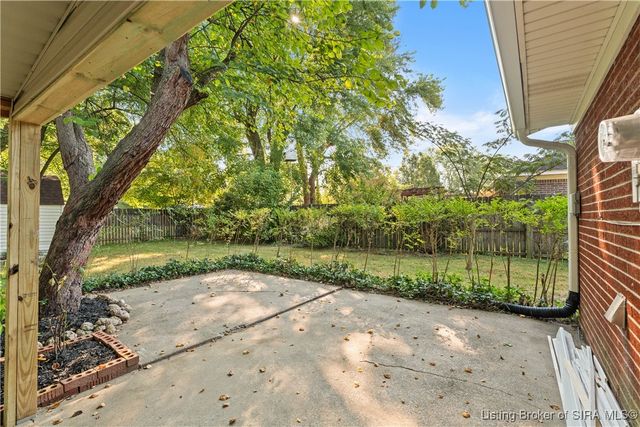 2330 Raintree Drive, Clarksville, IN 47129