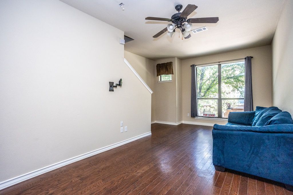 906 Glenn Crossett Street, Arlington, TX 76010