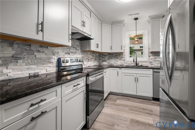 1720 Early Settlers Rd, Richmond, VA 23235