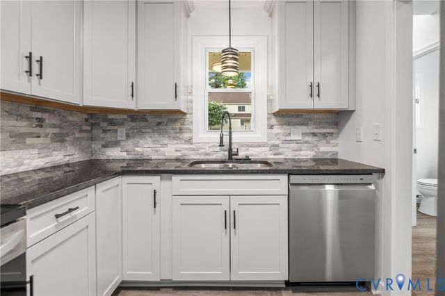 1720 Early Settlers Rd, Richmond, VA 23235