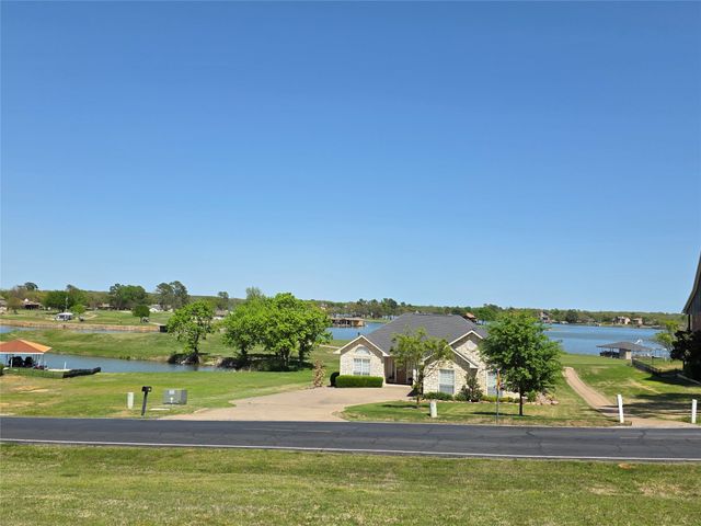418 Kiowa Drive W, Lake Kiowa, TX 76240