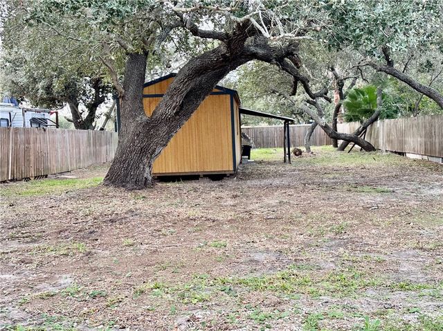 1927 San Antonio St, Rockport, TX 78382