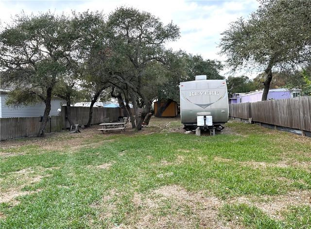 1927 San Antonio St, Rockport, TX 78382