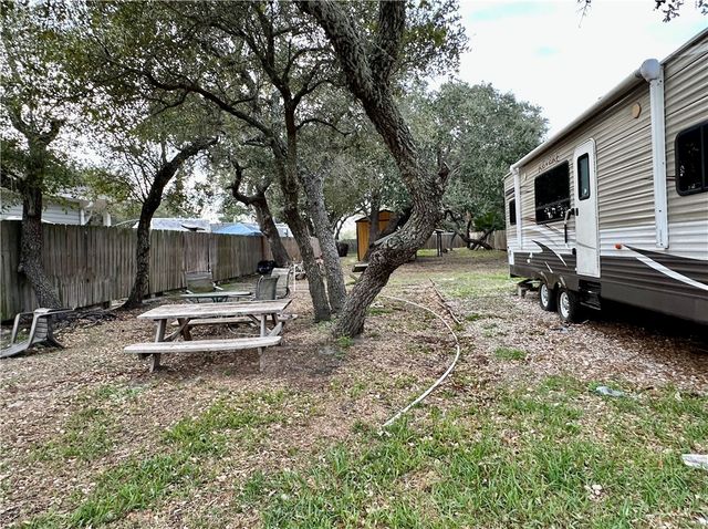 1927 San Antonio St, Rockport, TX 78382