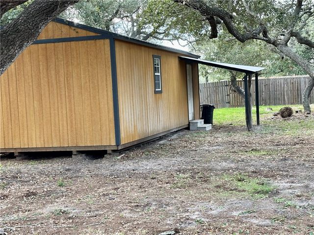 1927 San Antonio St, Rockport, TX 78382