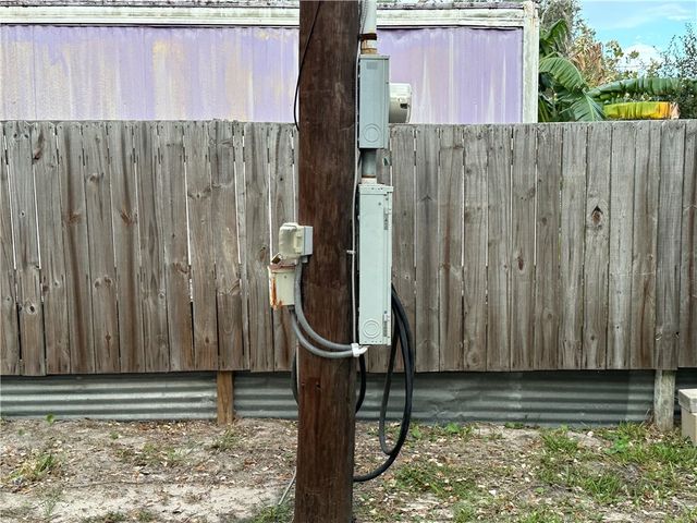 1927 San Antonio St, Rockport, TX 78382