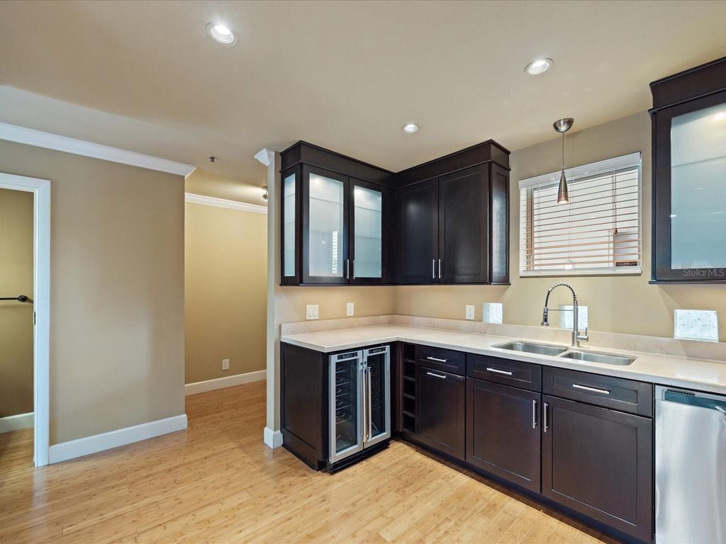 Image 11 of property listing at 4950 BAYSHORE BOULEVARD 28, Tampa, FL 33611