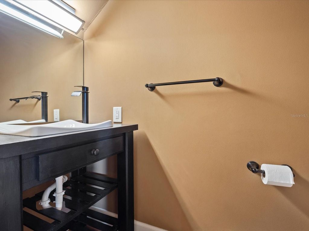 Image 13 of property listing at 4950 BAYSHORE BOULEVARD 28, Tampa, FL 33611