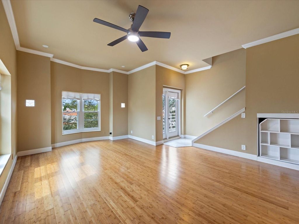 Image 15 of property listing at 4950 BAYSHORE BOULEVARD 28, Tampa, FL 33611