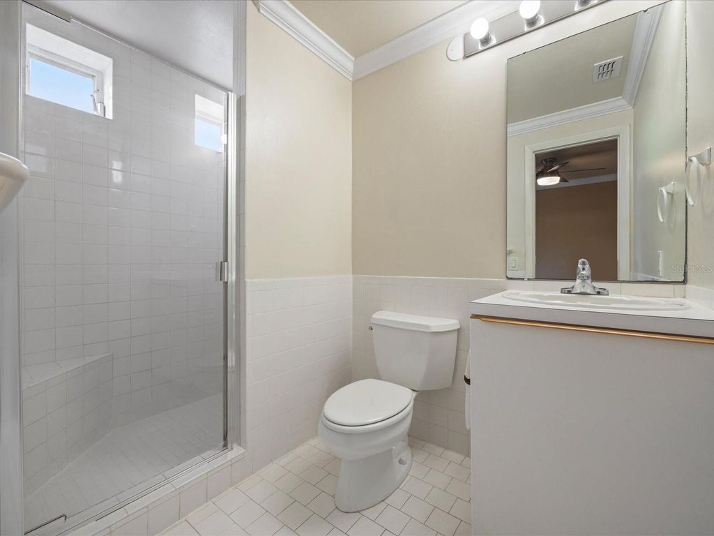 Image 22 of property listing at 4950 BAYSHORE BOULEVARD 28, Tampa, FL 33611