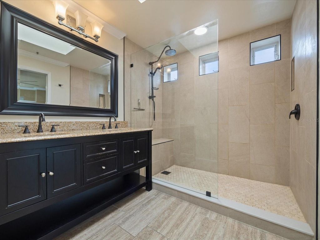 Image 27 of property listing at 4950 BAYSHORE BOULEVARD 28, Tampa, FL 33611