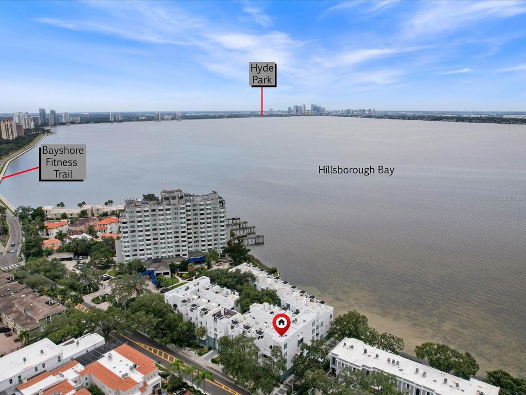 Image 41 of property listing at 4950 BAYSHORE BOULEVARD 28, Tampa, FL 33611