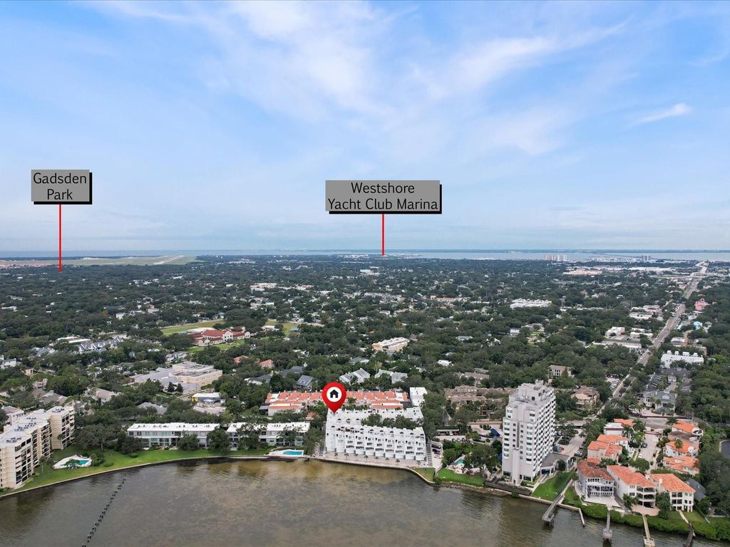 Image 42 of property listing at 4950 BAYSHORE BOULEVARD 28, Tampa, FL 33611