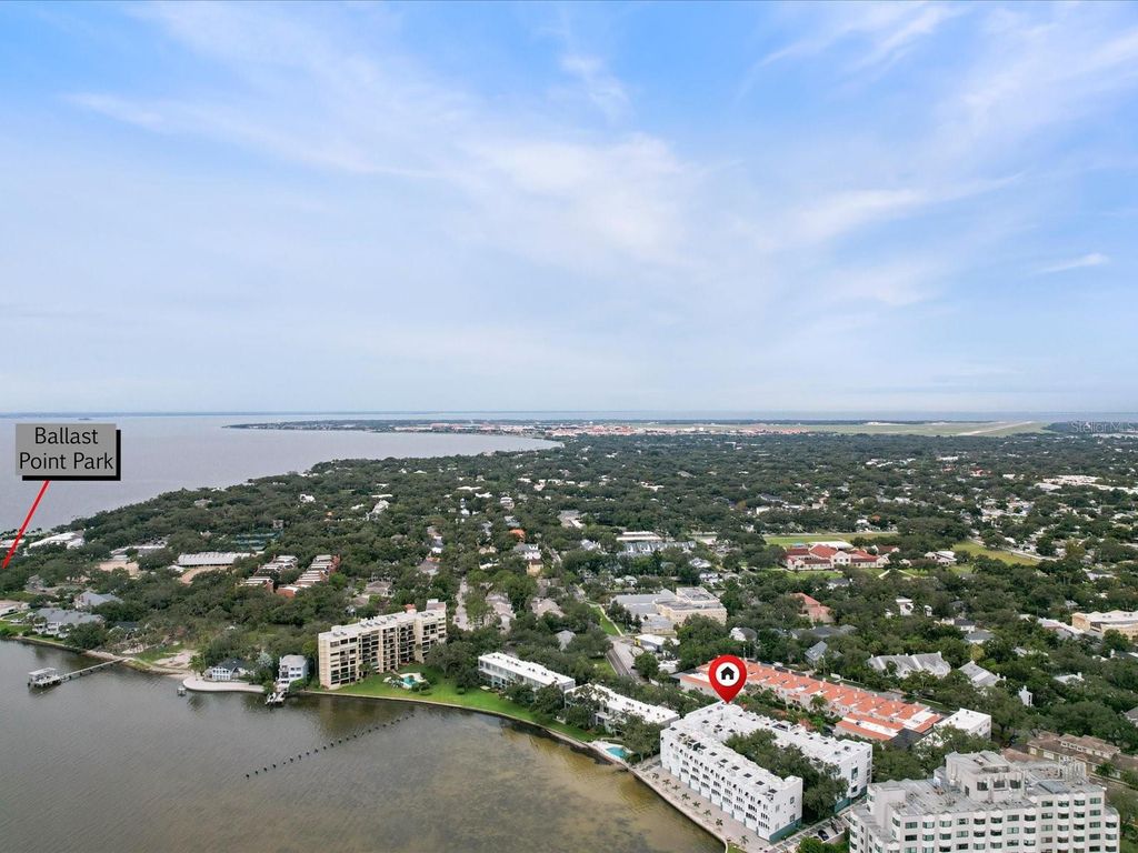 Image 43 of property listing at 4950 BAYSHORE BOULEVARD 28, Tampa, FL 33611