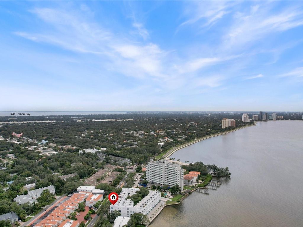 Image 44 of property listing at 4950 BAYSHORE BOULEVARD 28, Tampa, FL 33611