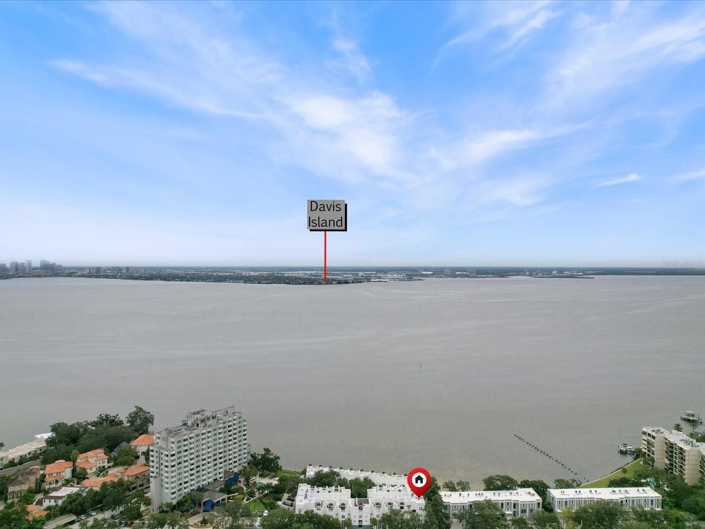 Image 45 of property listing at 4950 BAYSHORE BOULEVARD 28, Tampa, FL 33611