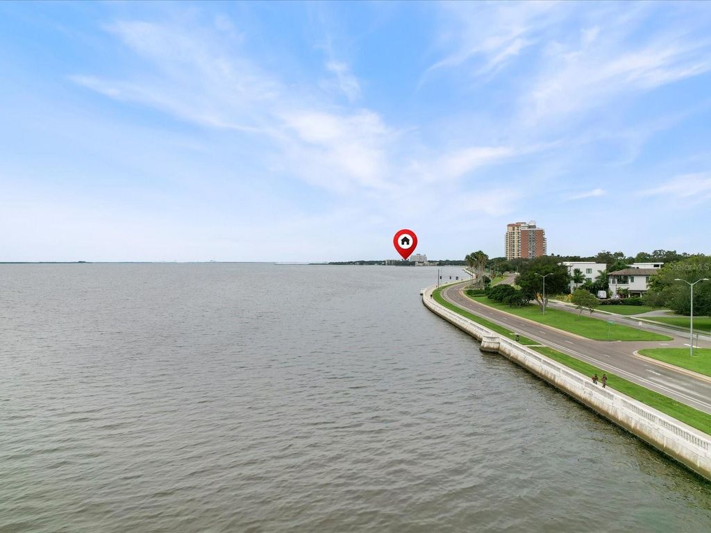 Image 46 of property listing at 4950 BAYSHORE BOULEVARD 28, Tampa, FL 33611