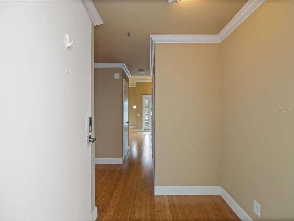 Image 6 of property listing at 4950 BAYSHORE BOULEVARD 28, Tampa, FL 33611