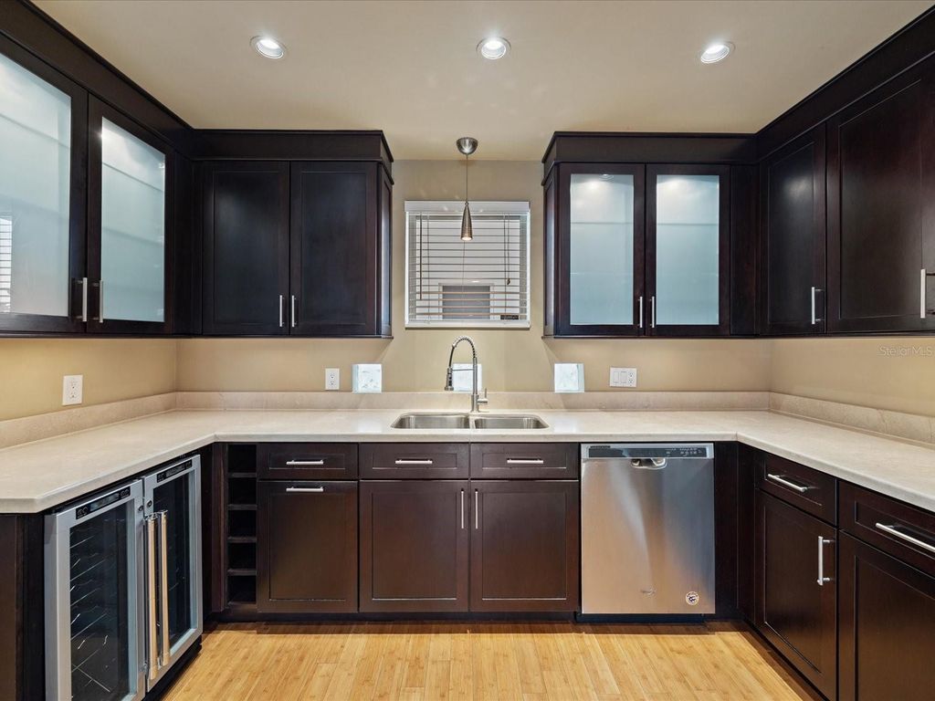 Image 10 of property listing at 4950 BAYSHORE BOULEVARD 28, Tampa, FL 33611