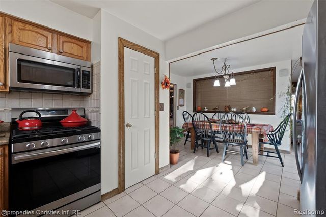 4602 Curtis Lane, Clarkston, MI 48346