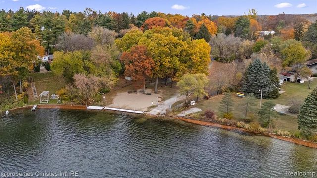 4602 Curtis Lane, Clarkston, MI 48346