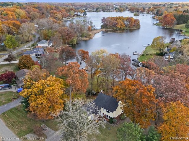 4602 Curtis Lane, Clarkston, MI 48346
