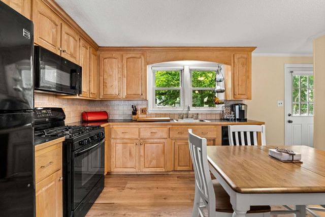 125 Hoyt Ave, Lowell, MA 01852