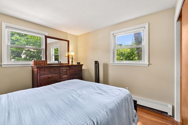 125 Hoyt Ave, Lowell, MA 01852