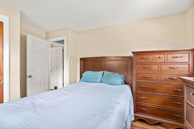 125 Hoyt Ave, Lowell, MA 01852