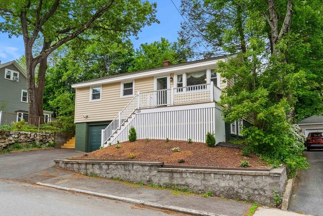 125 Hoyt Ave, Lowell, MA 01852