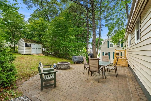 125 Hoyt Ave, Lowell, MA 01852