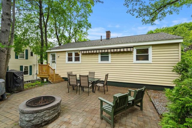 125 Hoyt Ave, Lowell, MA 01852