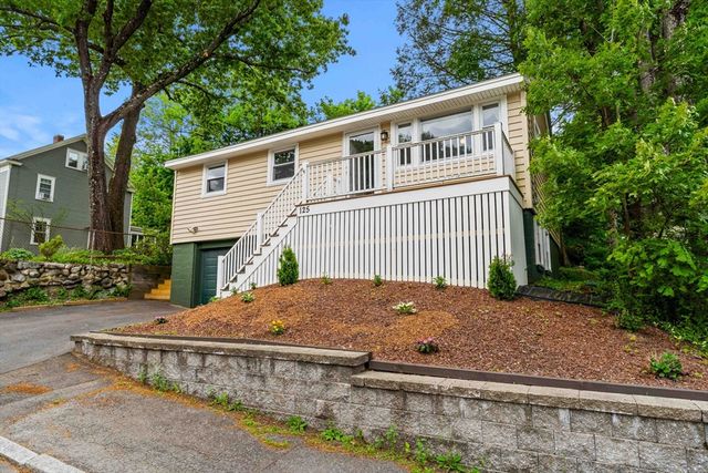 125 Hoyt Ave, Lowell, MA 01852