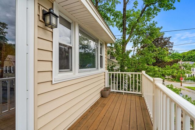 125 Hoyt Ave, Lowell, MA 01852