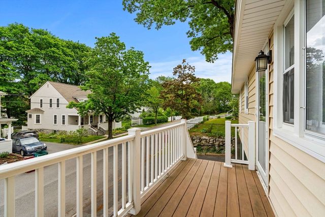 125 Hoyt Ave, Lowell, MA 01852