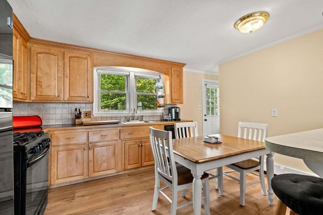 125 Hoyt Ave, Lowell, MA 01852