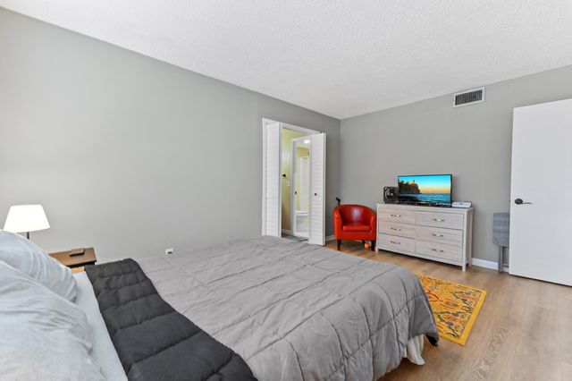 198 Lake Frances Drive 198, West Palm Beach, FL 33411
