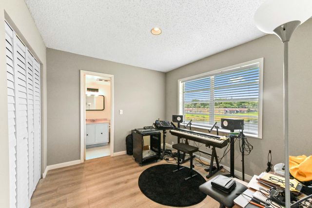 198 Lake Frances Drive 198, West Palm Beach, FL 33411