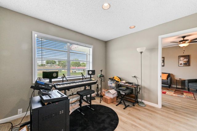 198 Lake Frances Drive 198, West Palm Beach, FL 33411