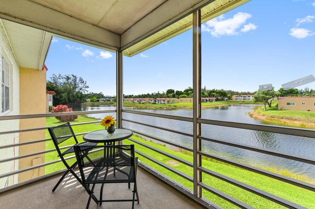 198 Lake Frances Drive 198, West Palm Beach, FL 33411