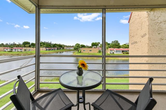 198 Lake Frances Drive 198, West Palm Beach, FL 33411