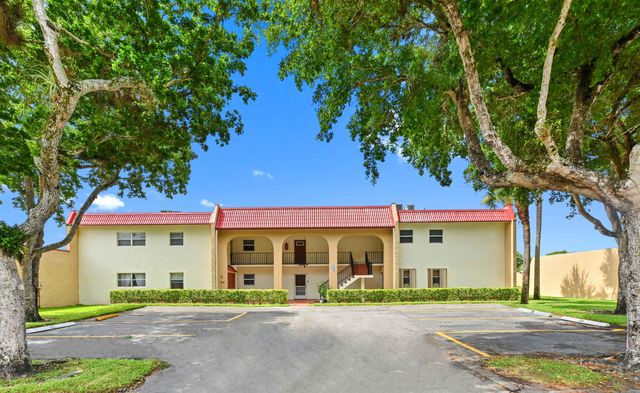 198 Lake Frances Drive 198, West Palm Beach, FL 33411