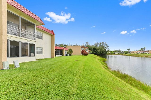 198 Lake Frances Drive 198, West Palm Beach, FL 33411