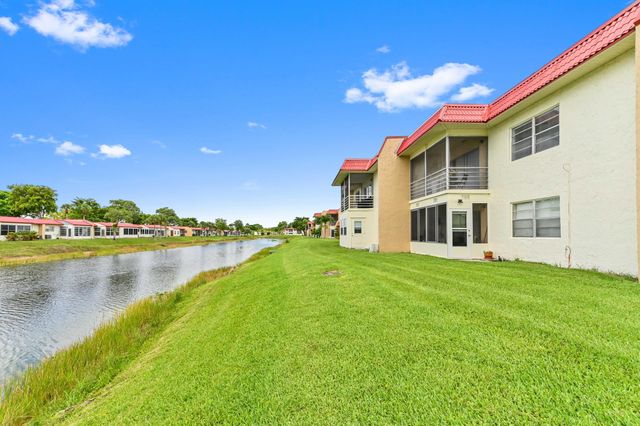 198 Lake Frances Drive 198, West Palm Beach, FL 33411