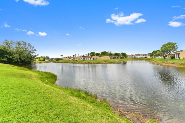 198 Lake Frances Drive 198, West Palm Beach, FL 33411