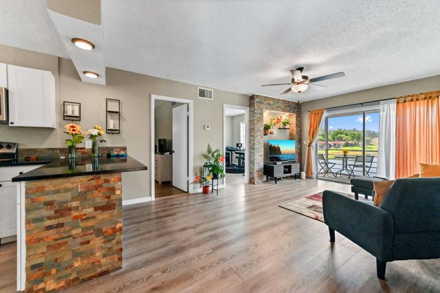198 Lake Frances Drive 198, West Palm Beach, FL 33411